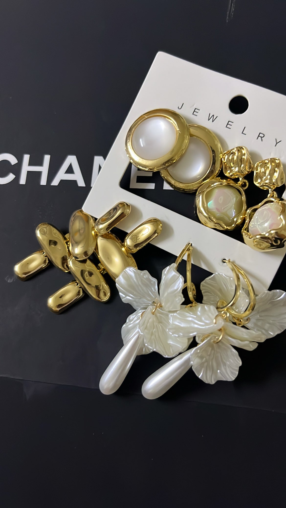 Set of earrings